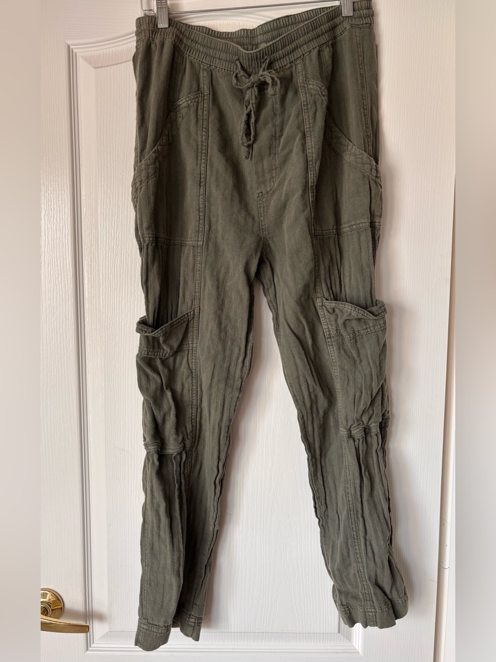Free People Feeling Good Eden Green Cargo Pants Women size small high rise linen